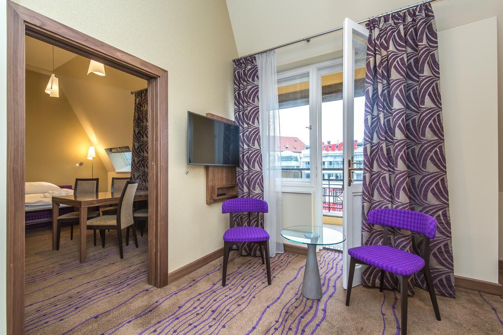 Merchants Crown Suites And Spa Praga Exterior foto Suite