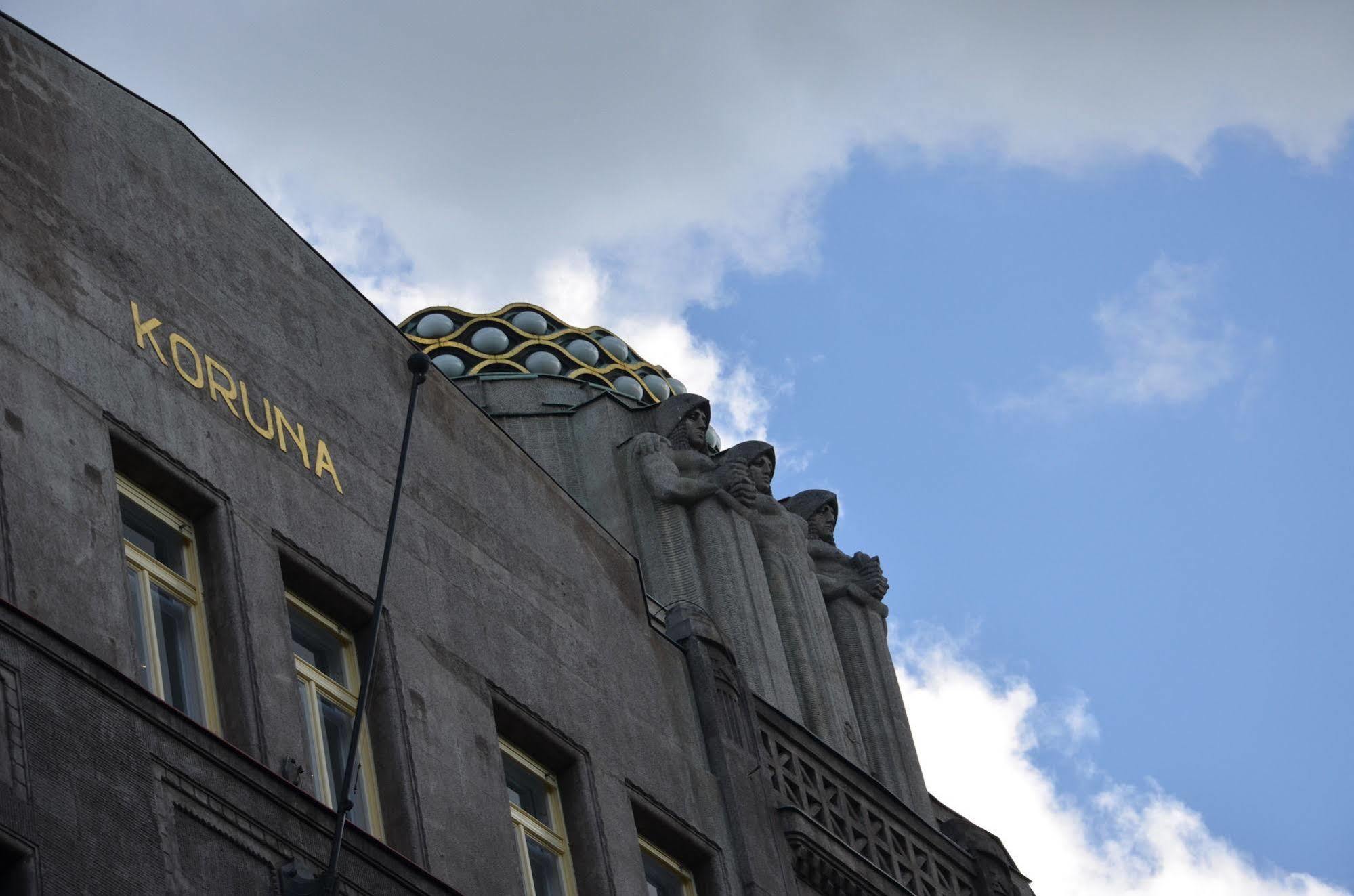 Merchants Crown Suites And Spa Praga Exterior foto Detail of the facade