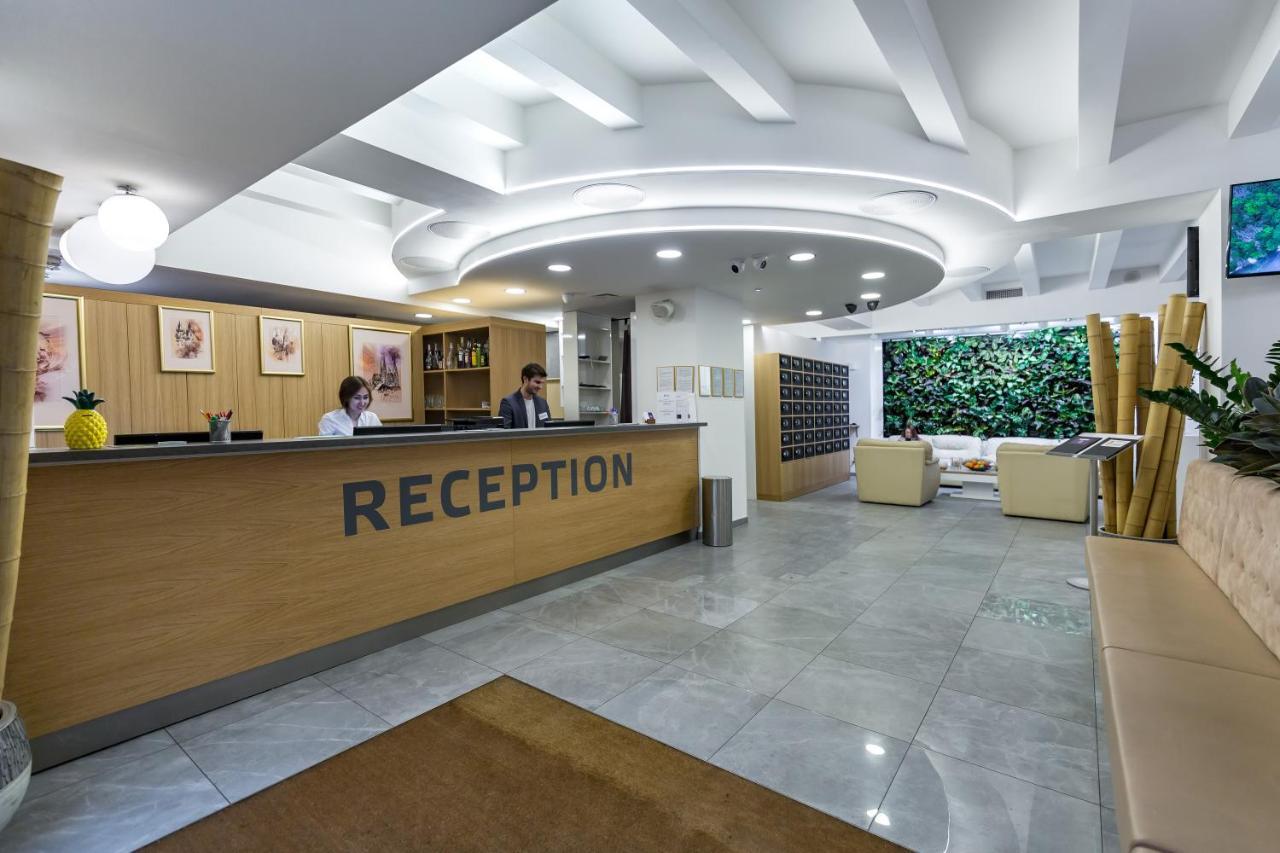 Merchants Crown Suites And Spa Praga Exterior foto Reception